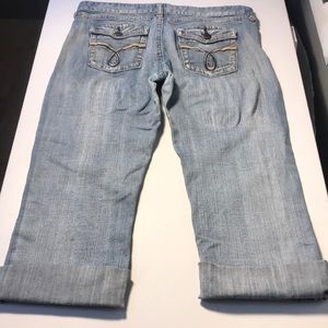 RUE 21 LT. DENIM CAPRIS